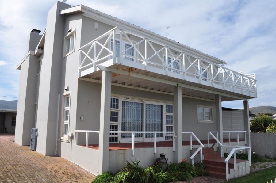 6 Bedroom Property for Sale in Sandbaai Western Cape